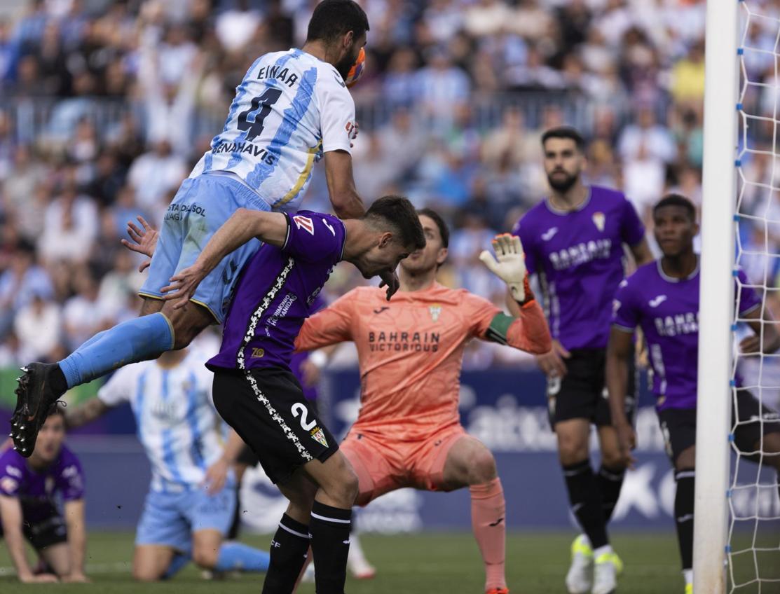 Imagen secundaria 1 - Painful defeat sees Malaga CF plunge into relegation trouble